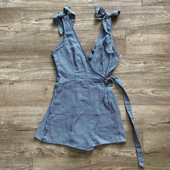 Boohoo Lottie Tie Shoulder Denim Playsuit - Picture 2 of 7